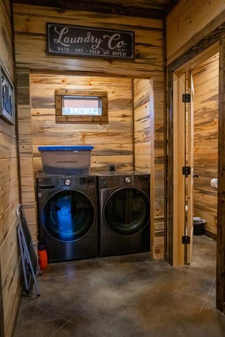 The Big Tex Luxury Cabin Is Epic ブロークン・ボウ エクステリア 写真