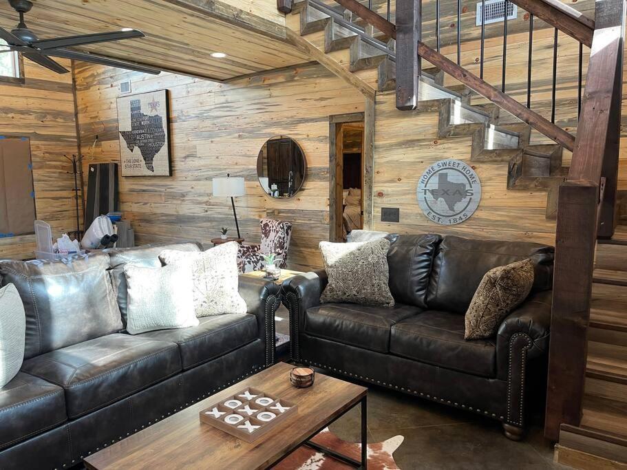 The Big Tex Luxury Cabin Is Epic ブロークン・ボウ エクステリア 写真