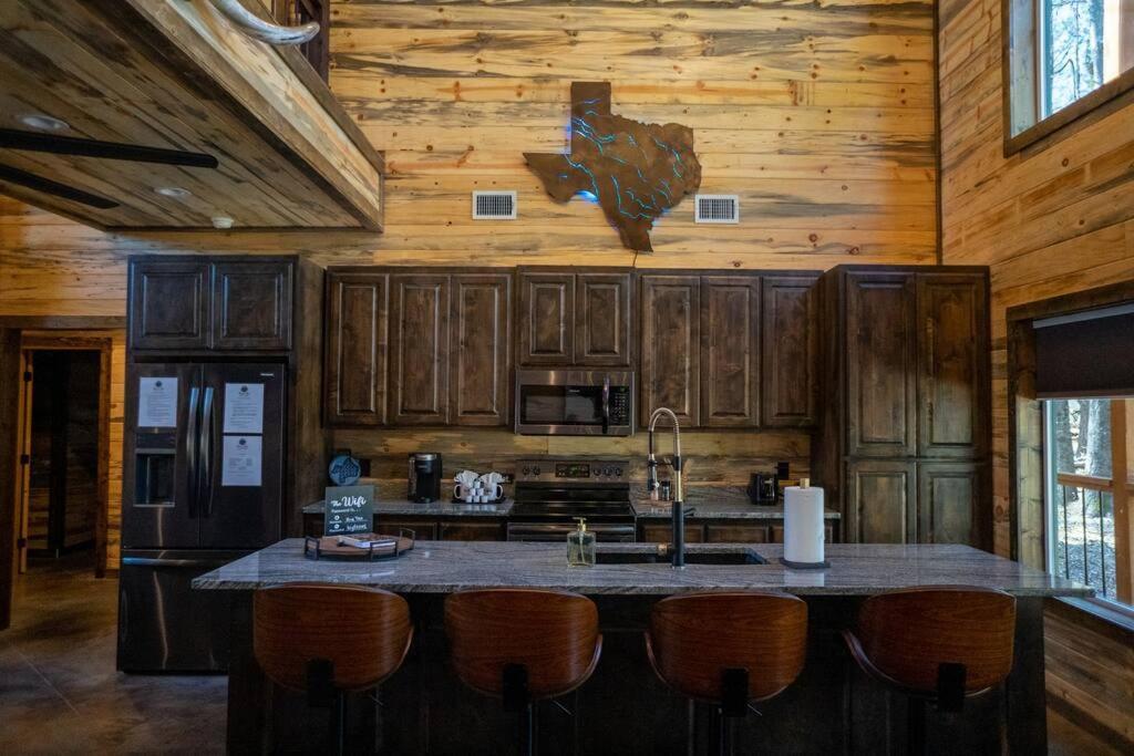 The Big Tex Luxury Cabin Is Epic ブロークン・ボウ エクステリア 写真