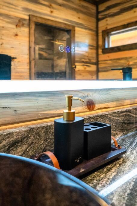 The Big Tex Luxury Cabin Is Epic ブロークン・ボウ エクステリア 写真