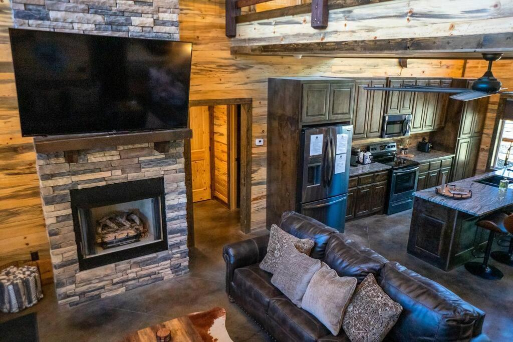 The Big Tex Luxury Cabin Is Epic ブロークン・ボウ エクステリア 写真