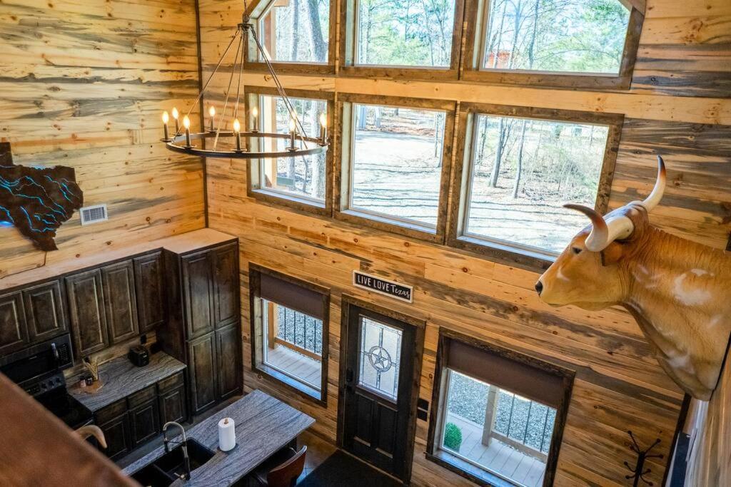 The Big Tex Luxury Cabin Is Epic ブロークン・ボウ エクステリア 写真