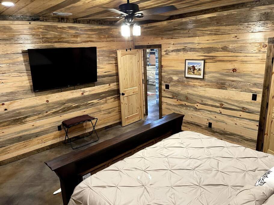 The Big Tex Luxury Cabin Is Epic ブロークン・ボウ エクステリア 写真