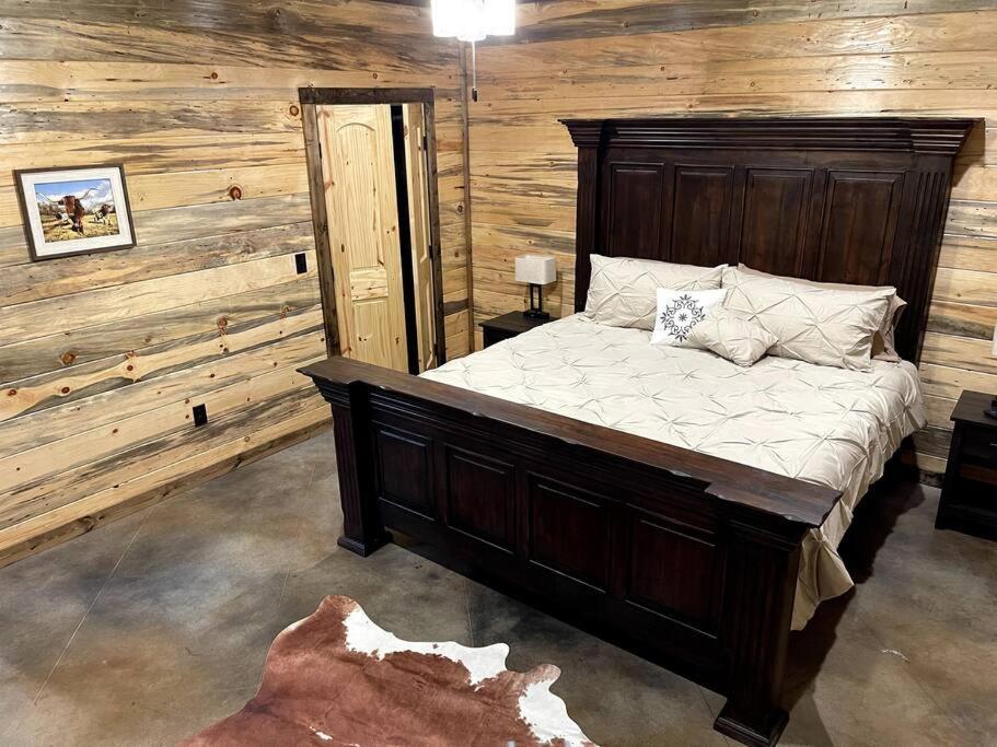 The Big Tex Luxury Cabin Is Epic ブロークン・ボウ エクステリア 写真