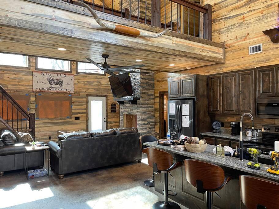 The Big Tex Luxury Cabin Is Epic ブロークン・ボウ エクステリア 写真