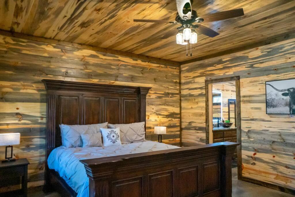 The Big Tex Luxury Cabin Is Epic ブロークン・ボウ エクステリア 写真