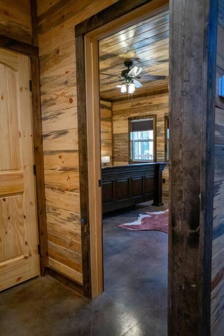 The Big Tex Luxury Cabin Is Epic ブロークン・ボウ エクステリア 写真